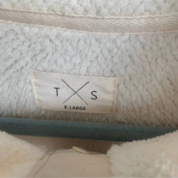 Fleece Pullover - Picture 6 of 8